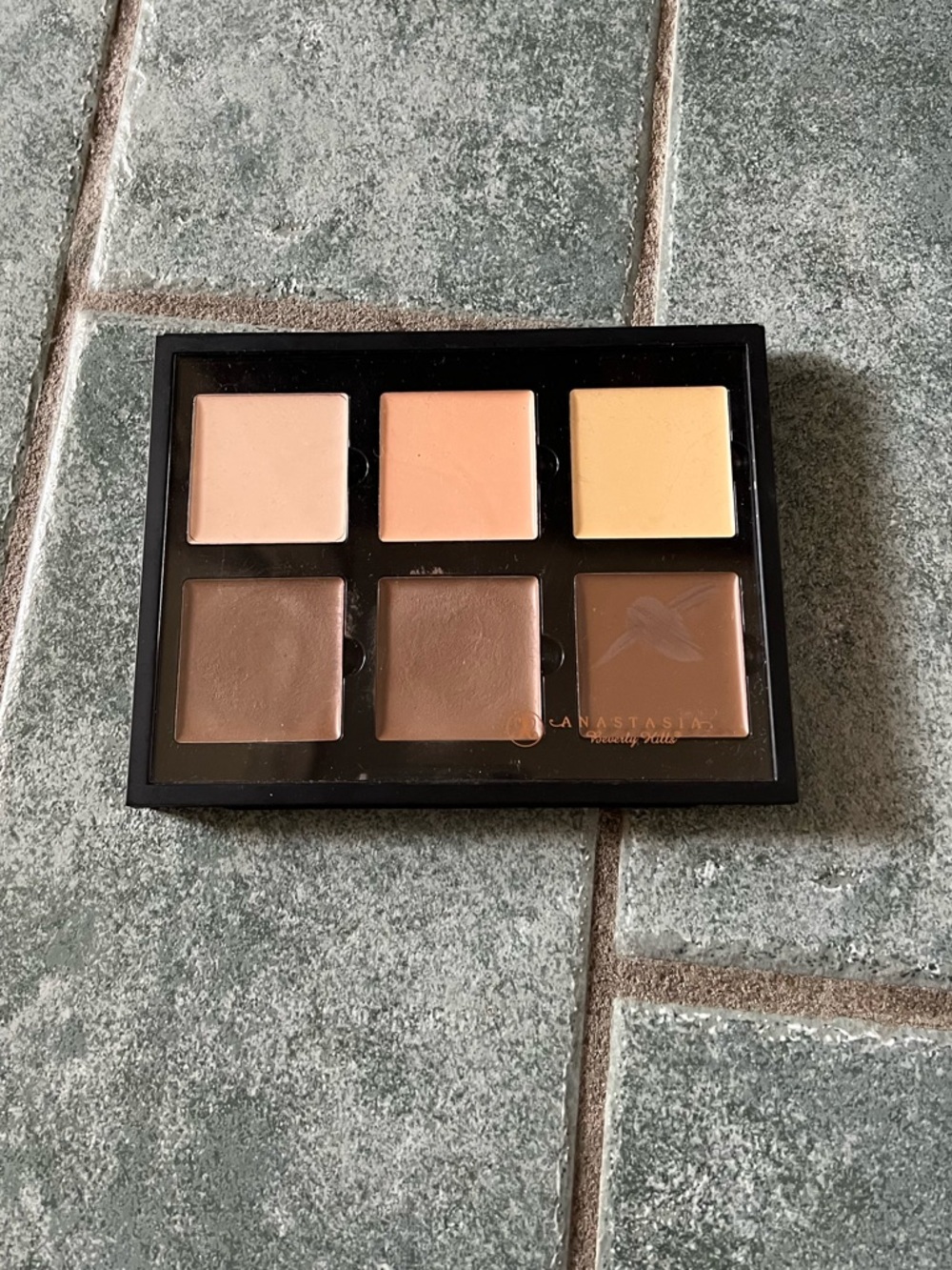 Anastasia Beverly Hills Cream Contour Kit - Neutral Beige & Warm Yellow